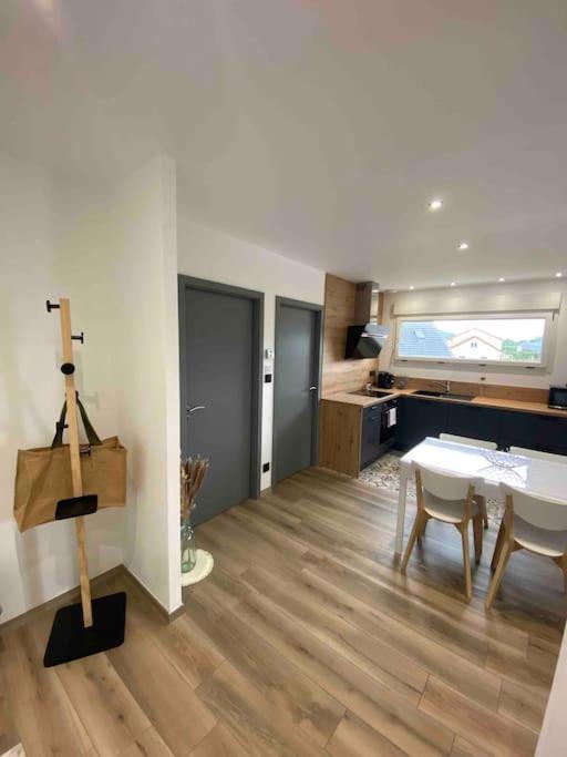 Appartement Climatise Charmes  Екстер'єр фото