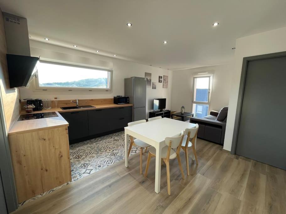 Appartement Climatise Charmes  Екстер'єр фото