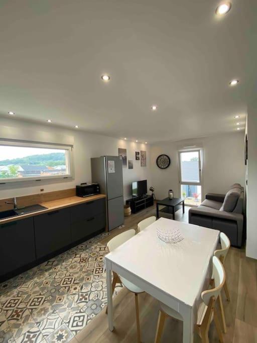 Appartement Climatise Charmes  Екстер'єр фото