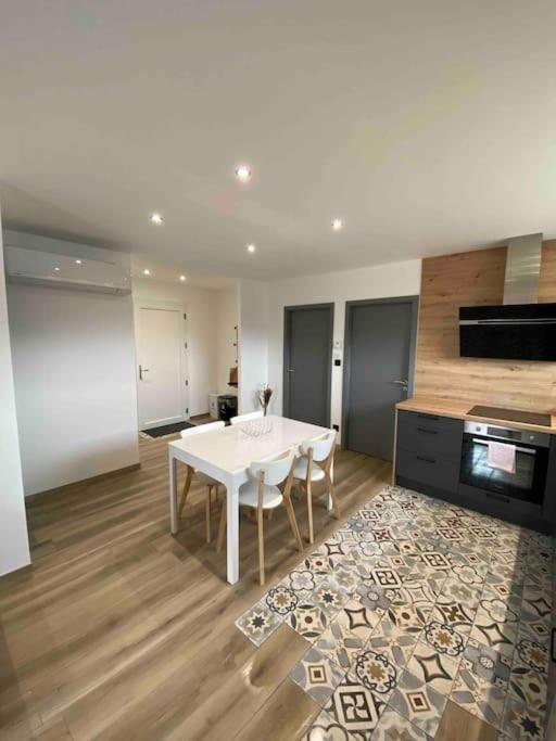 Appartement Climatise Charmes  Екстер'єр фото
