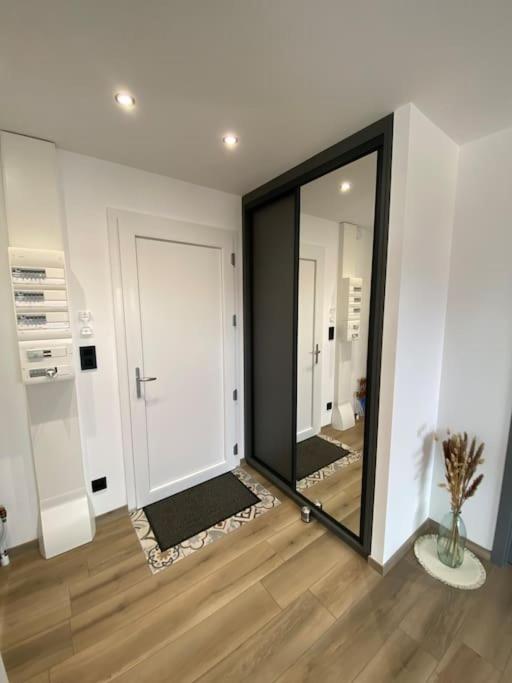Appartement Climatise Charmes  Екстер'єр фото