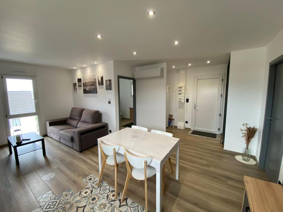 Appartement Climatise Charmes  Екстер'єр фото